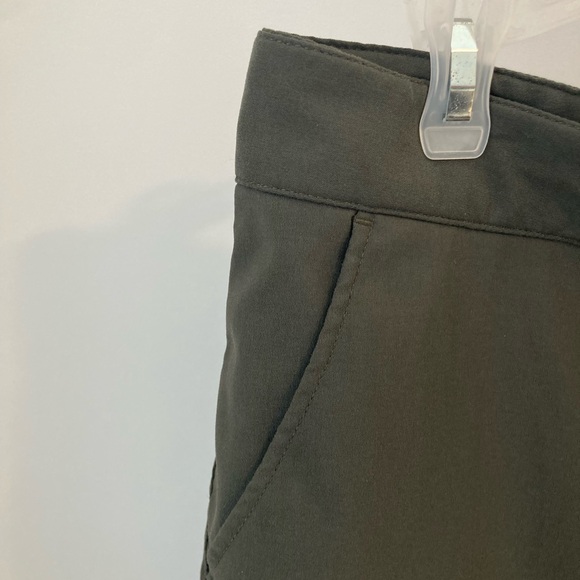 Green Cargo Shorts with Knee Length and Durable Material - Picture 8 of 12